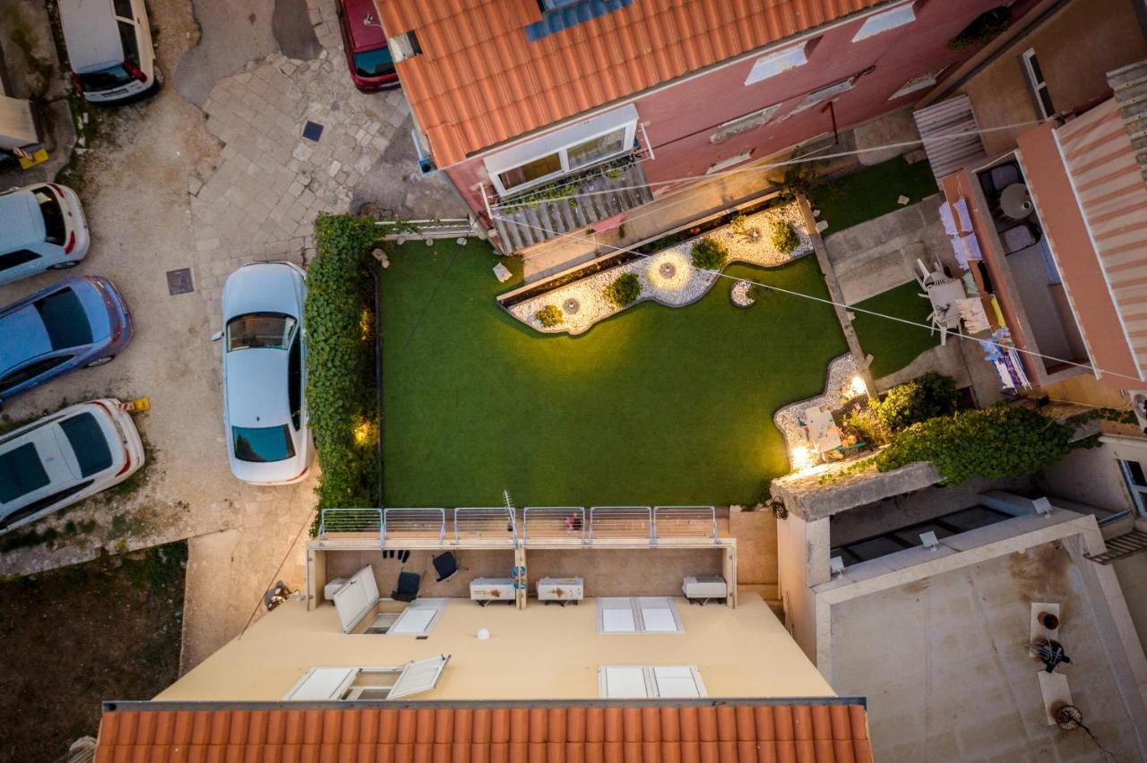 Apartments & Rooms Andrea Zara Esterno foto