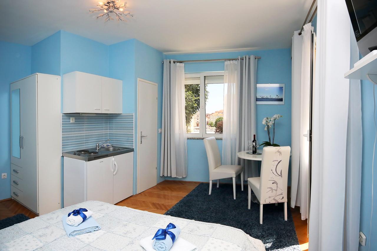 Apartments & Rooms Andrea Zara Esterno foto